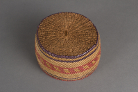 Makah%20artist%2C%20%3Cb%3E%3Ci%3E%20Basket%3C%2Fi%3E%3C%2Fb%3E%2C%20ca.%201950%2C%20beargrass%20and%20aniline%20dyes%2C%20Gift%20of%20Harriet%20Armstrong%2C%20no%20known%20copyright%20restrictions%2C%2052.132
